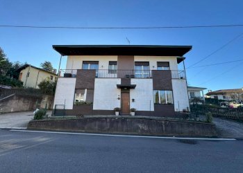 Facciata - Three-room apartment via Giuseppe Mazzini, 13, Mornago - photo 2