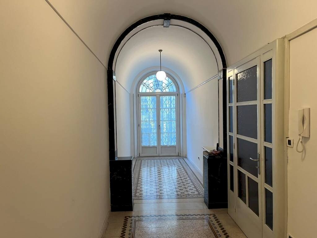 Ingresso - Appartamento via Jean-Baptiste de Tillier, Aosta - foto 2