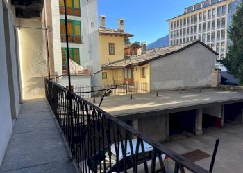 Balcone - Appartamento via Jean-Baptiste de Tillier, Aosta - foto 24