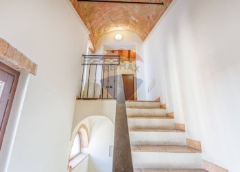 Scale - Villa Bifamiliare Via Roma
 
232, Piacenza - foto 13