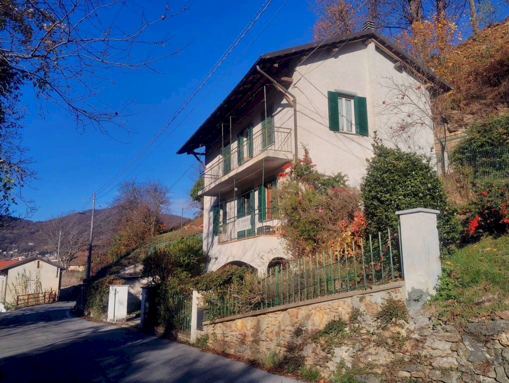 Facciata - Quadrilocale via Castello, 51, Viola - foto 1