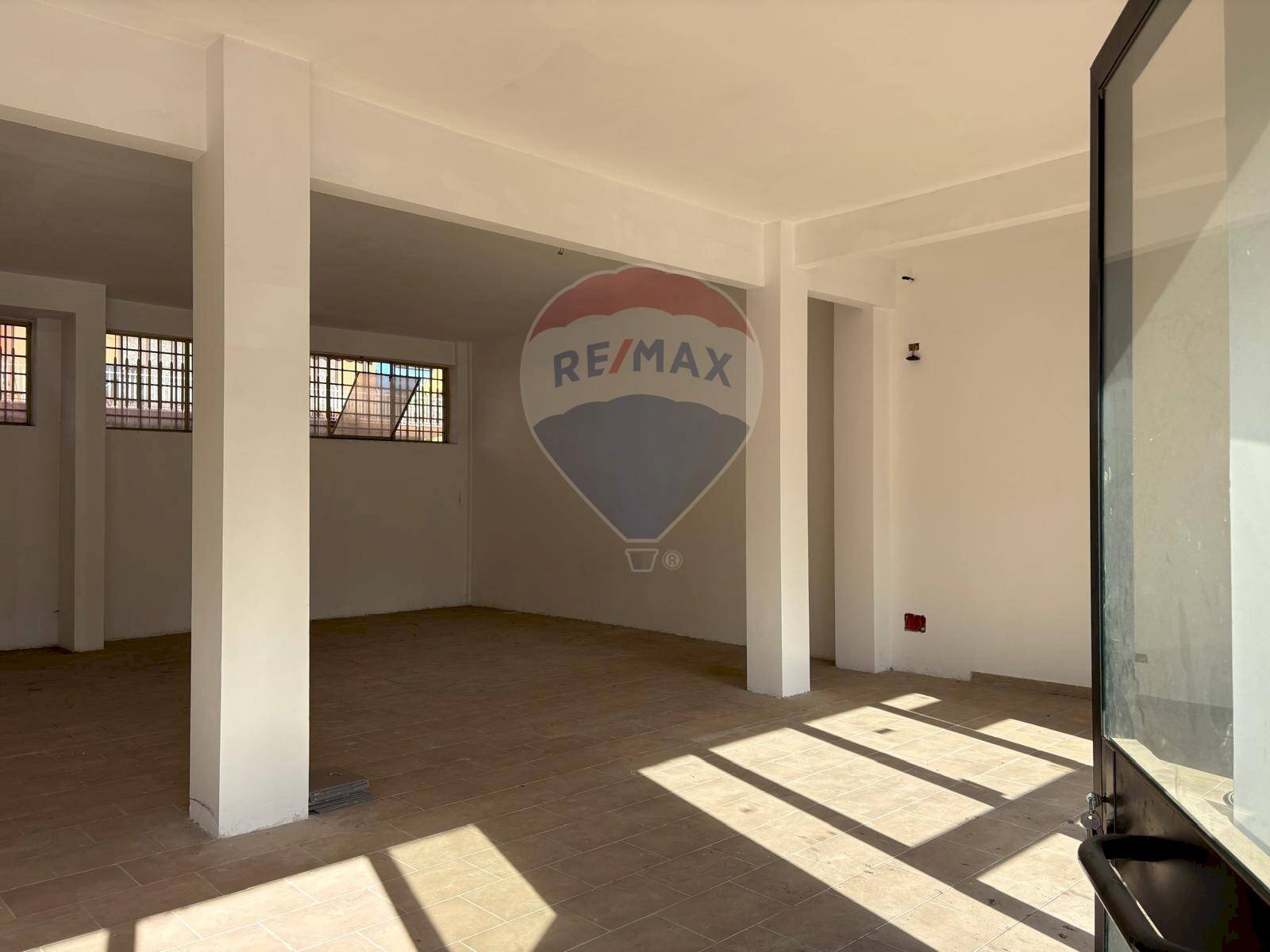 Stanza vuota - Negozio Via della Repubblica
 
204-206, Marino - foto 3