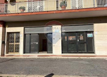 Edificio all\'aperto - Shop Via della Repubblica
 
204-206, Marino - photo 2