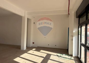 Stanza vuota - Shop Via della Repubblica
 
204-206, Marino - photo 4