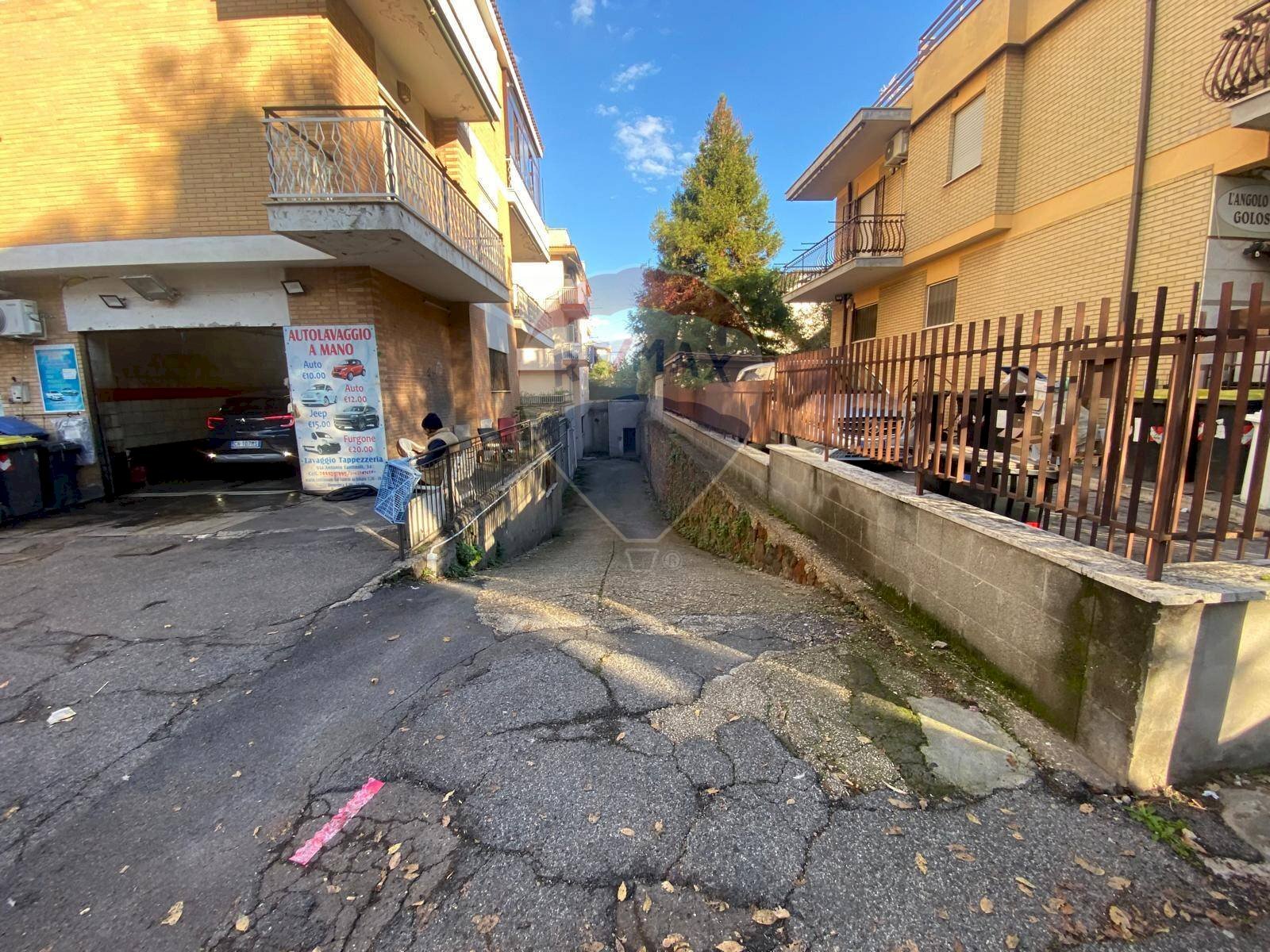 Edificio all\'aperto - Box Via Antonio Fantinoli
32, Marino - foto 2