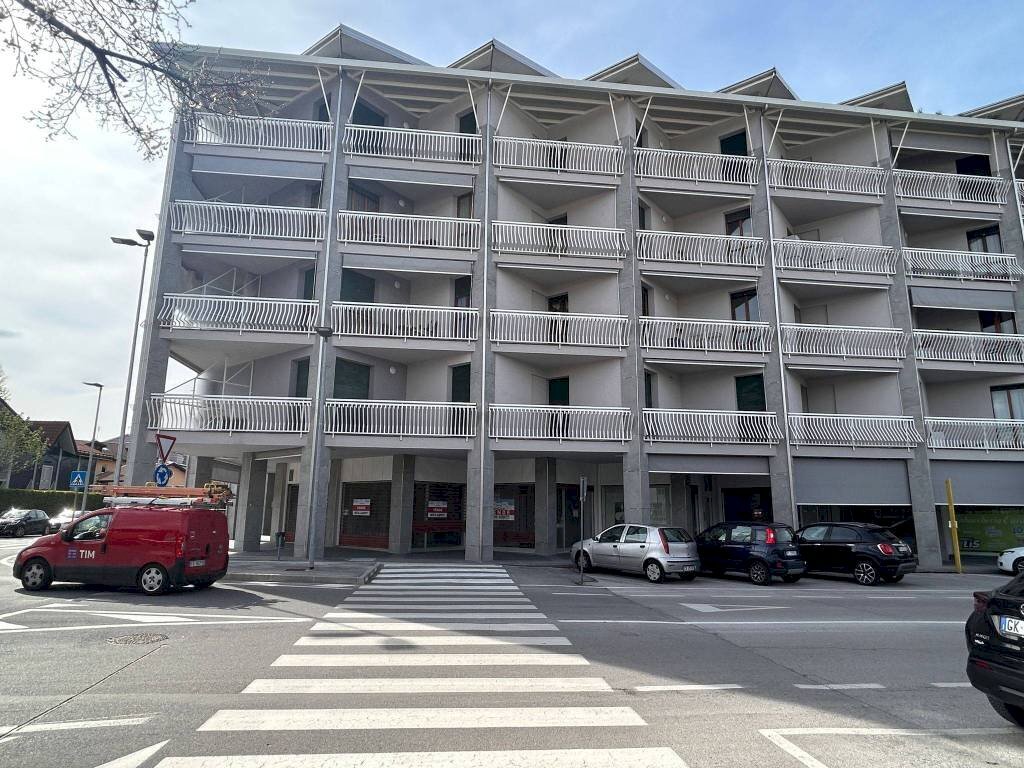 Facciata - Negozio corso Europa, 30, Mondovì - foto 1