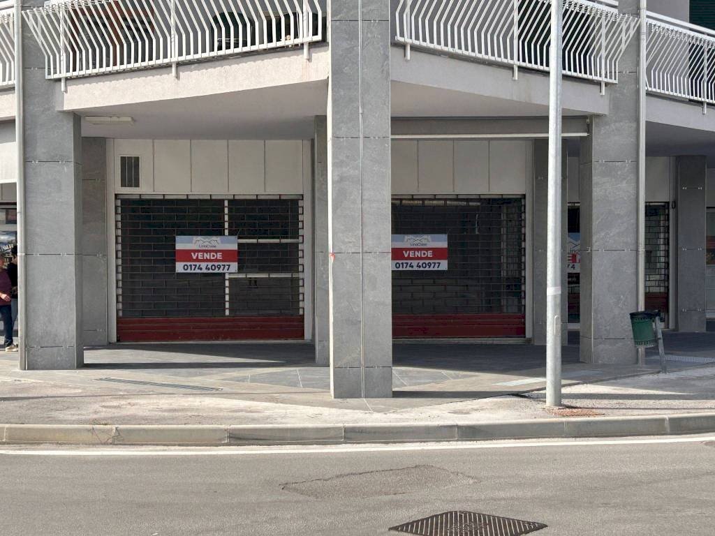 Facciata - Negozio corso Europa, 30, Mondovì - foto 2