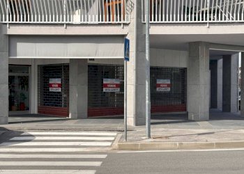 Facciata - Negozio corso Europa, 30, Mondovì - foto 6