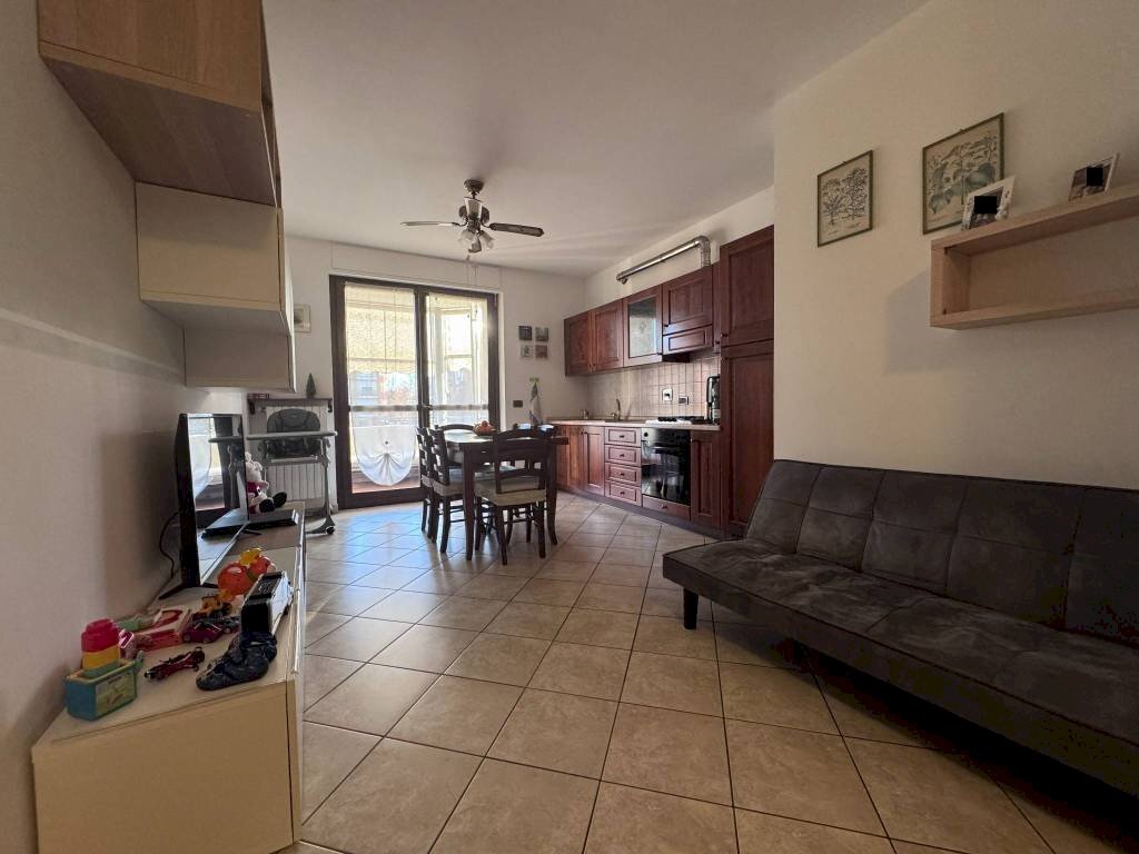 Salone - Bilocale via Bartolomeo Ronco, Carmagnola - foto 2