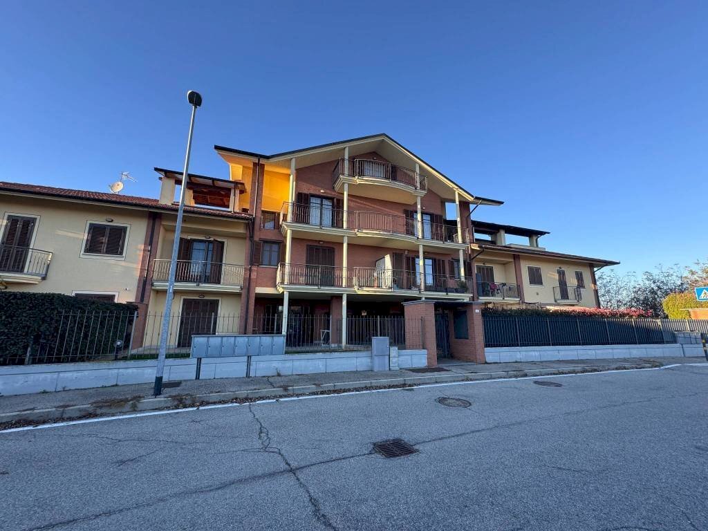 Facciata - Bilocale via Paolo Thaon De Revel, Carmagnola - foto 2