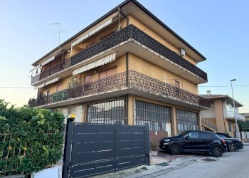 ESTERNO - Appartamento zona valle, Montecchio Maggiore - foto 2