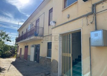 IMG-20250917-WA0152.jpg - Magazzino via Salvatore Averna 9, Caltanissetta - foto 2