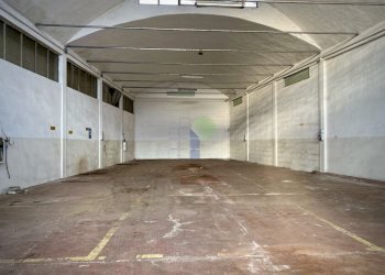 1-interno.jpg - Locale Commerciale Via Aurelio Nicolodi  45, Livorno - foto 1