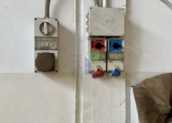 2-impianto elettrico.jpg - Locale Commerciale Via Aurelio Nicolodi  45, Livorno - foto 2