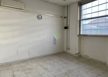 10-interno ufficio.jpg - Locale Commerciale Via Aurelio Nicolodi  45, Livorno - foto 13