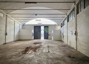 5-interno.jpg - Locale Commerciale Via Aurelio Nicolodi  45, Livorno - foto 14