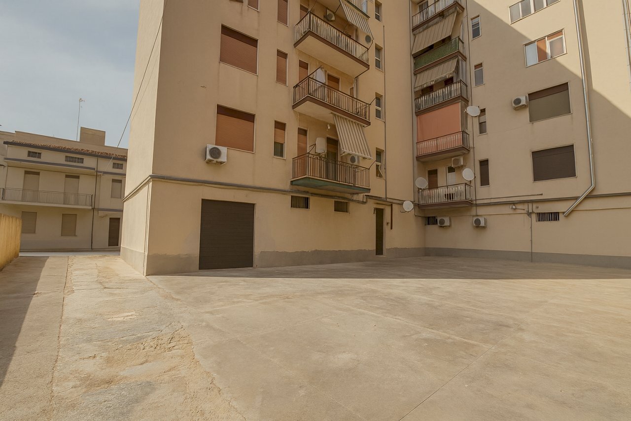 ChatGPT Image 24 nov 2025, 20_17_38.png - Locale Commerciale via rossini 9, Priolo Gargallo - foto 3