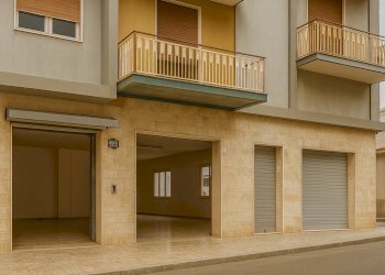 95d0d7ae-6f83-4b2d-b6b0-22fd8e509d7a.png - Locale Commerciale via rossini  9, Priolo Gargallo - foto 2