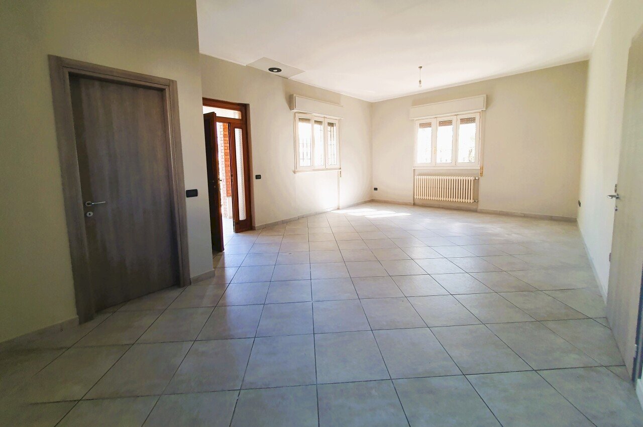 SOGGIORNO/PRANZO - Villa CHIESANUOVA, Brescia (neighborhood Chiesanuova) - photo 3