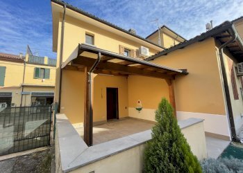 entrata - Trilocale Via R. Tolomelli 5, San Pietro in Casale - foto 3