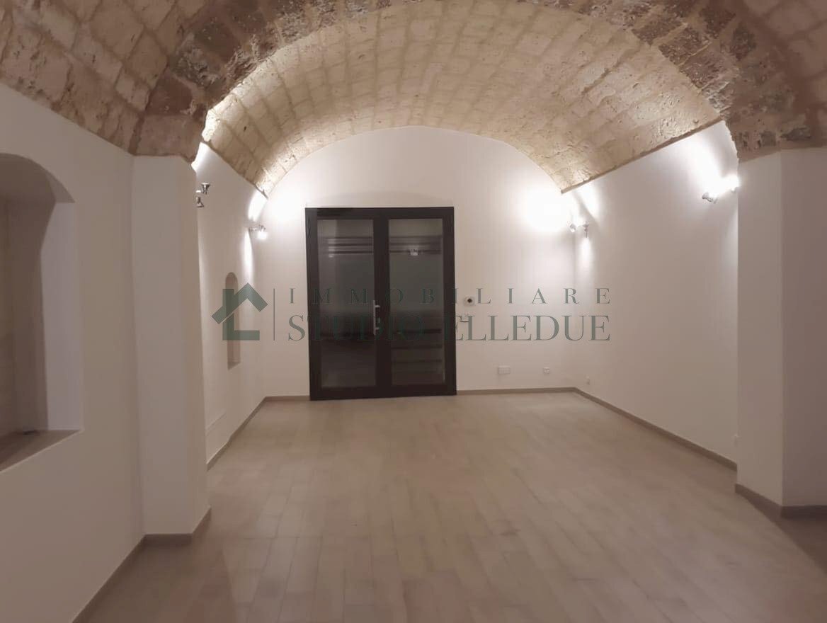 PHOTO-2025-11-26-17-01-12 copia 2.jpg - Commercial Premises VIA TREVISANI  34, Bari - photo 2