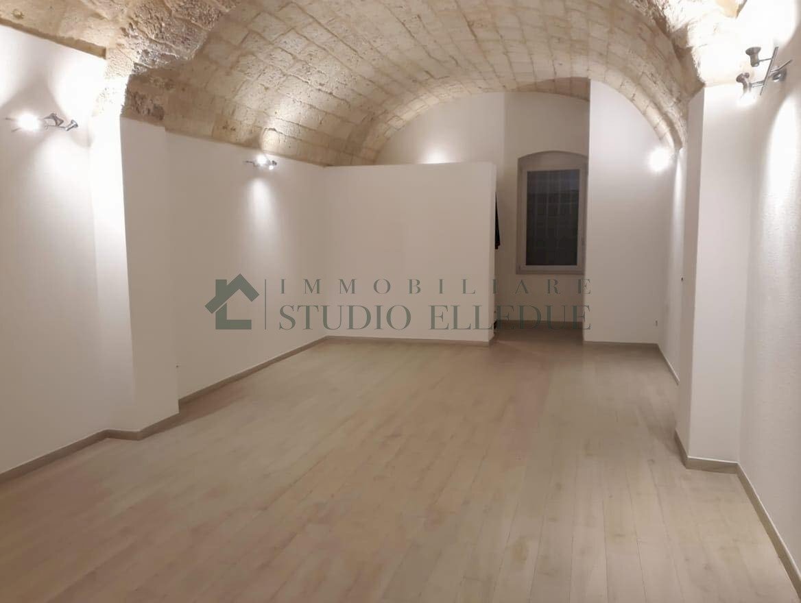 PHOTO-2025-11-26-17-01-12 copia.jpg - Commercial Premises VIA TREVISANI  34, Bari - photo 3