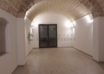 PHOTO-2025-11-26-17-01-12 copia 2.jpg - Locale Commerciale VIA TREVISANI  34, Bari - foto 2