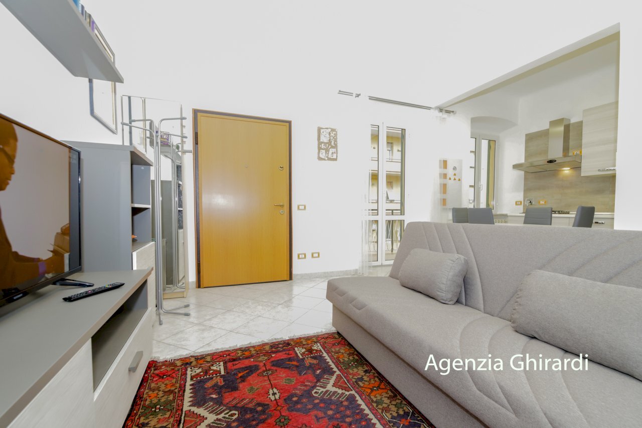 1.2 soggiorno.jpg - Appartamento Via Gino Capponi 8, Genova (zona Sestri Ponente) - foto 2