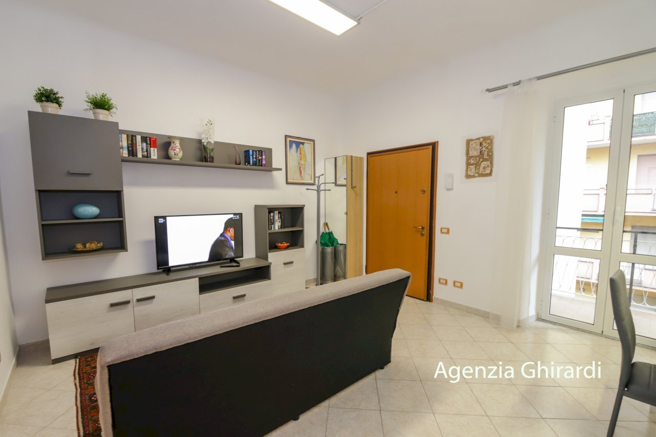 1.3 soggiorno.jpg - Appartamento Via Gino Capponi 8, Genova (zona Sestri Ponente) - foto 3