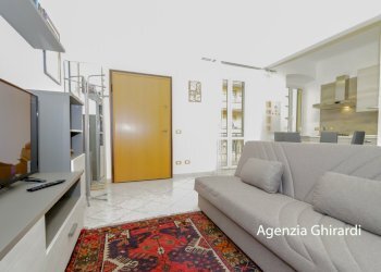 1.2 soggiorno.jpg - Appartamento Via Gino Capponi 8, Genova (zona Sestri Ponente) - foto 2