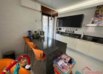 1.1 cucina.jpg - Appartamento VIA EMANUELE CANESI 49, Genova (zona Sestri Ponente) - foto 2