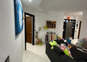 2.1 soggiorno.jpg - Appartamento VIA EMANUELE CANESI 49, Genova (zona Sestri Ponente) - foto 4