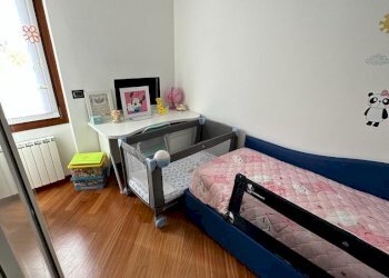 5.0 camera 2.jpg - Appartamento VIA EMANUELE CANESI 49, Genova (zona Sestri Ponente) - foto 8