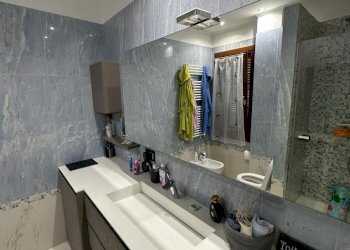 6.1 bagno.jpg - Appartamento VIA EMANUELE CANESI 49, Genova (zona Sestri Ponente) - foto 10