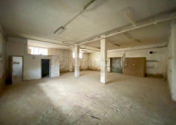 4.JPG - Commercial Premises Giugliano in Campania - photo 4