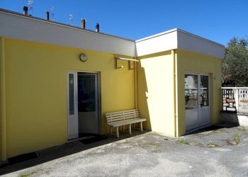 esterno negozio - Locale Commerciale Ostra - foto 2