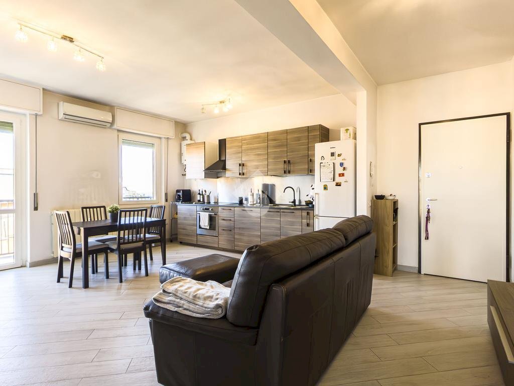 Three-room apartment Via Dante Alighieri, San Donato Milanese - photo 1