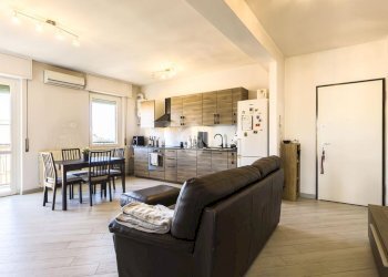Three-room apartment Via Dante Alighieri, San Donato Milanese - photo 1