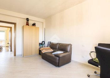 Three-room apartment Via Dante Alighieri, San Donato Milanese - photo 16