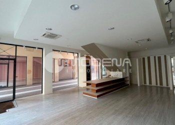 Commercial Premises Modena (neighborhood Circoscrizione 1) - photo 2