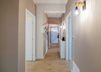 Corridoio - Quadrilocale Via San Gaetano
 
21, Camporotondo Etneo - foto 5