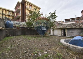 Giardino - Casa indipendente Vicolo Casutto
 
12, Catania - foto 3