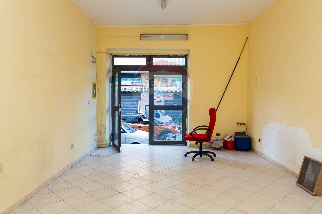 Stanza vuota - Locale Commerciale Via Lenin
 
109, Misterbianco - foto 1