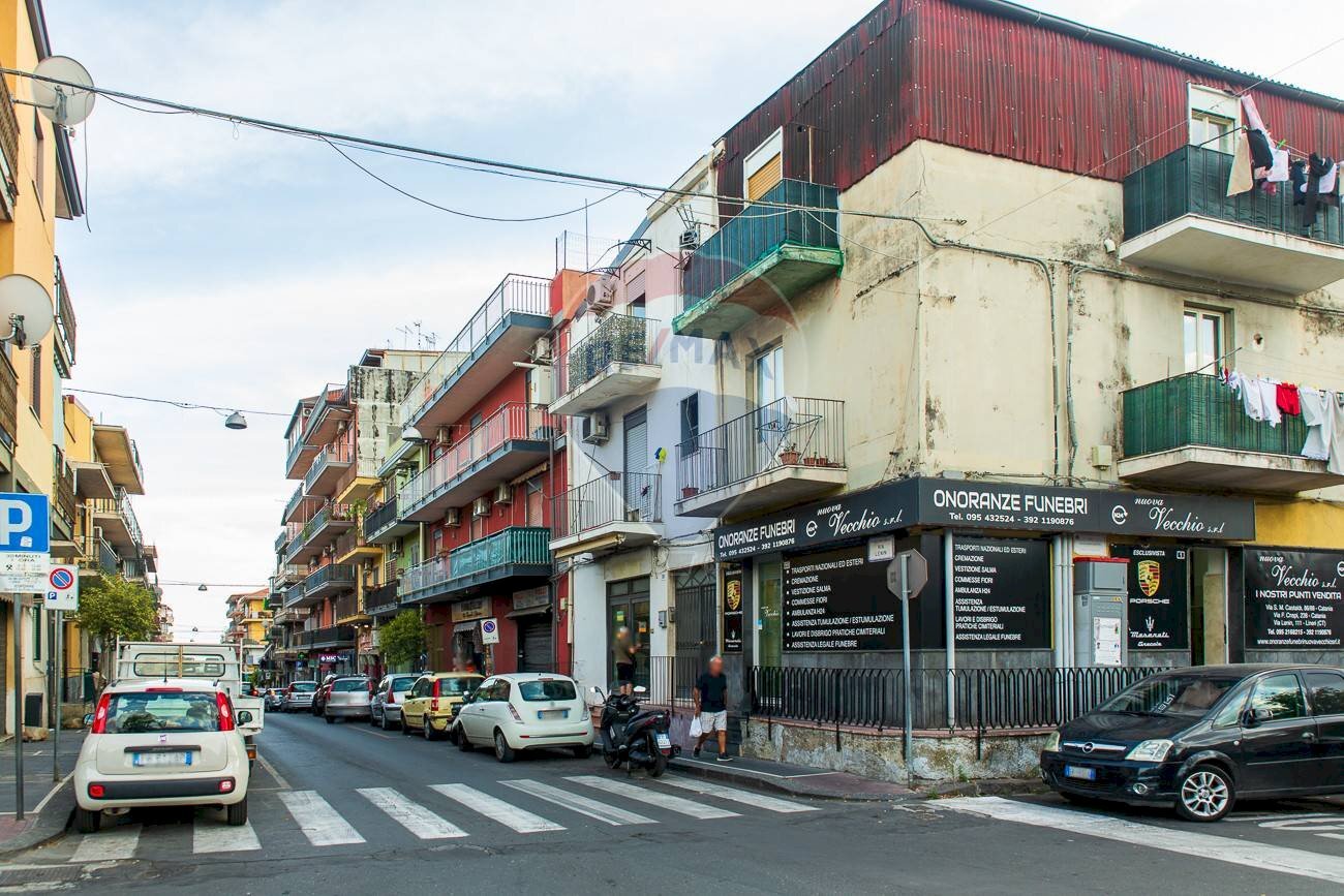 Edificio all\'aperto - Locale Commerciale Via Lenin
109, Misterbianco - foto 2