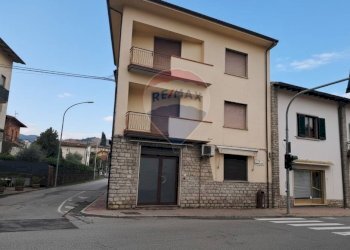 Edificio all\'aperto - Casa semi indipendente Via Tramontani
 
24, Pratovecchio Stia - foto 2