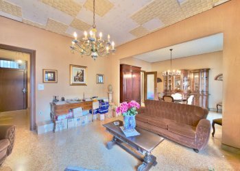 Sala da pranzo - Appartamento Via Giovan Battista Lulli
 
11, Palermo - foto 8