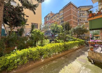 Edificio all\'aperto - Appartamento Via E. A. Mario, Napoli - foto 2