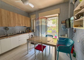 Cucina - Appartamento Via E. A. Mario, Napoli - foto 6