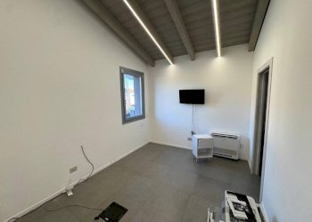 Camera da letto - Trilocale via Giuseppe Verdi, 10, Cuvio - foto 17