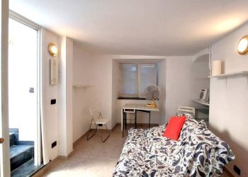 Stanza arredata - Negozio via Eugenia Ravasco, Genova (zona Centro Storico) - foto 2